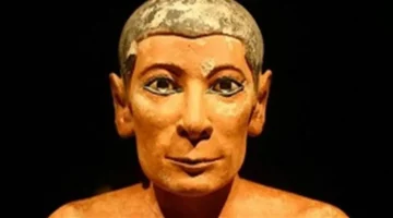 قطع أثرية مصرية نادرة في متحف اللوفر تواجه خطر التلف بعد تلف 400 كتاب منها 1